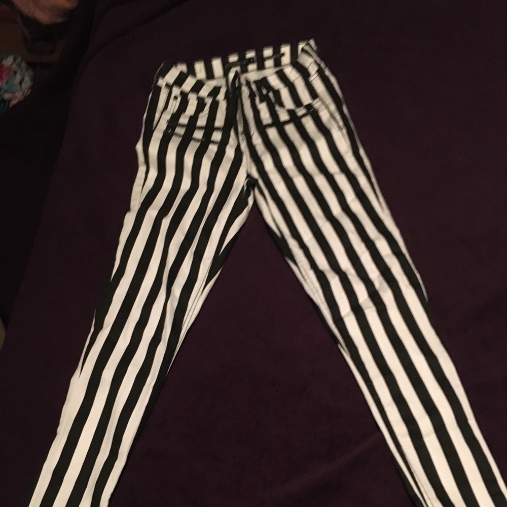 Size 7 pants never worn no tags